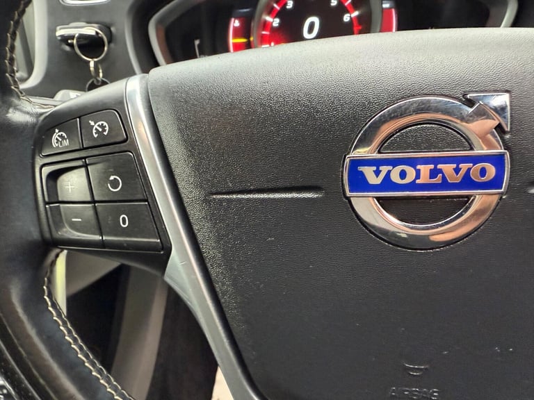 2015 Volvo V40 2.0 T2 R-Design Hatchback 5dr Petrol Manual Euro 6 (s/s) (122 ps) HATCHBACK Petrol...