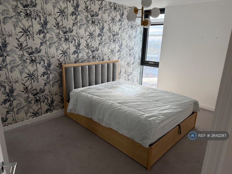 2 bedroom flat in City North East Tower, London, N4 (2 bed) (#2642297)