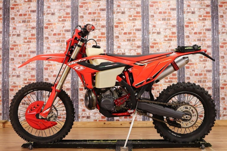 2022 MODEL BETA RR 2T 300 (21 PLATE) - ONLY 3,835 MILES (78 HOURS) - 1 OWNER