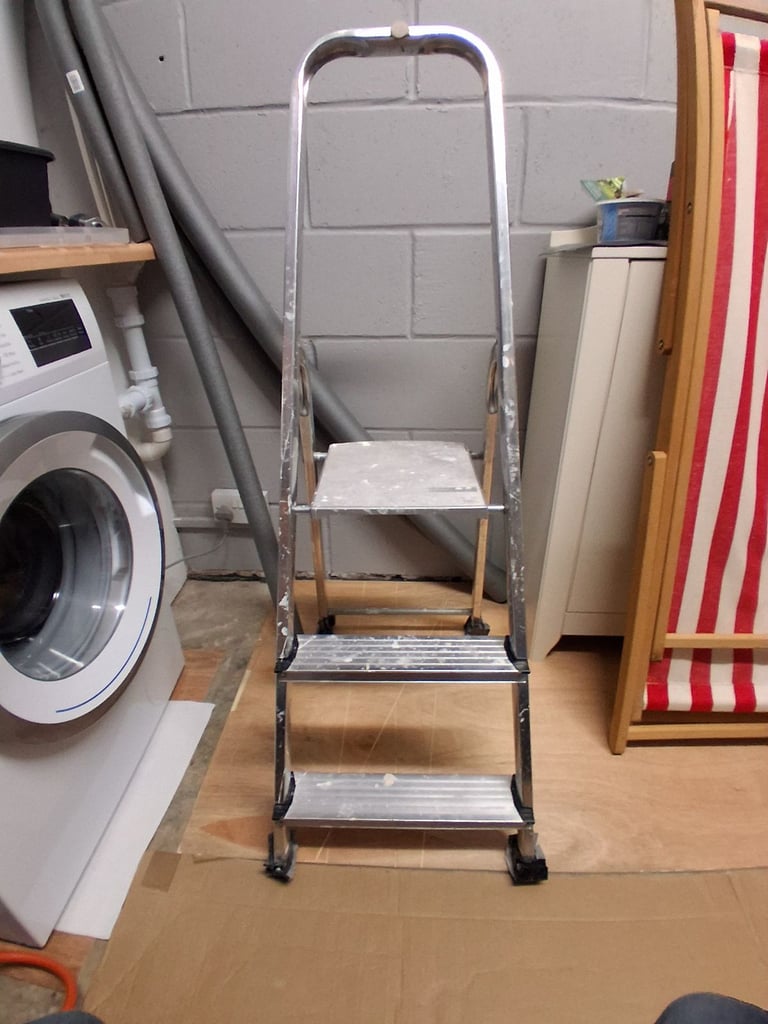 image for Zarges Z200EN131 Professional Aluminium Step Ladder - 3 Treads including platform Max 150Kg 