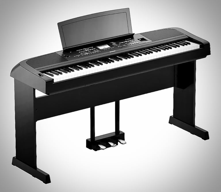 Yamaha Portable Grand DGX-670