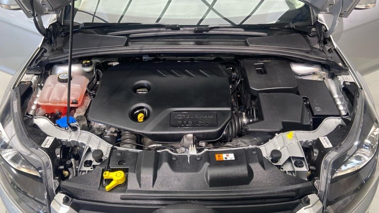 2014 Ford Focus 1.6 TDCi Zetec Euro 5 (s/s) 5dr HATCHBACK Diesel Manual