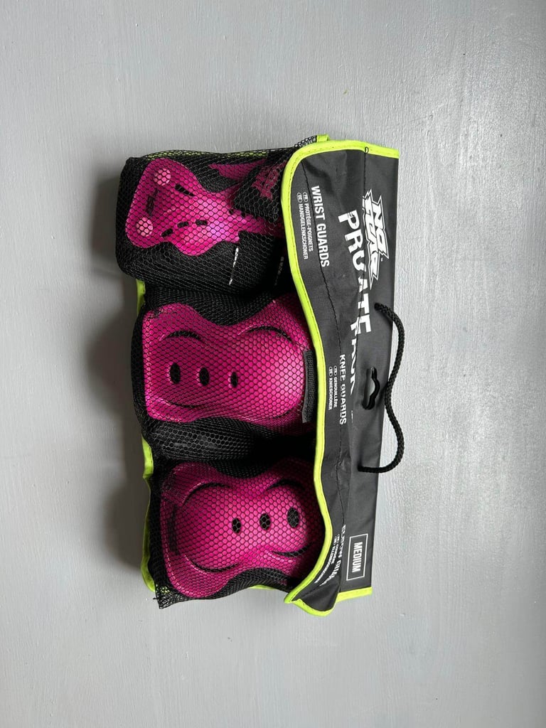 Blindside adjustable quad skates size 4-7 with safety gear.