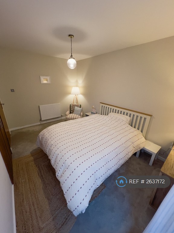 2 bedroom flat in Holyrood, Edinburgh, EH8 (2 bed) (#2637172)
