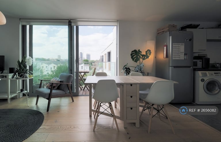 2 bedroom flat in Highbury Stadium Square, London, N5 (2 bed) (#2656082)