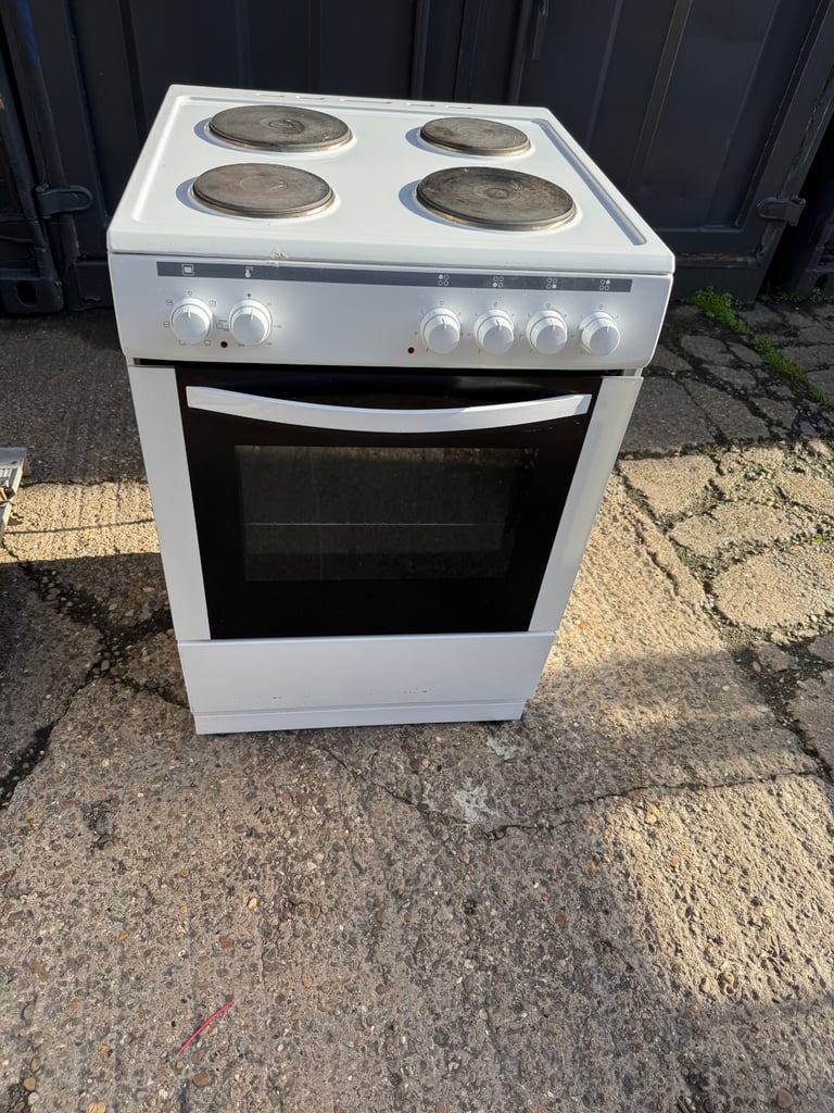 Curry’s Essentials Electric Cooker 60cm