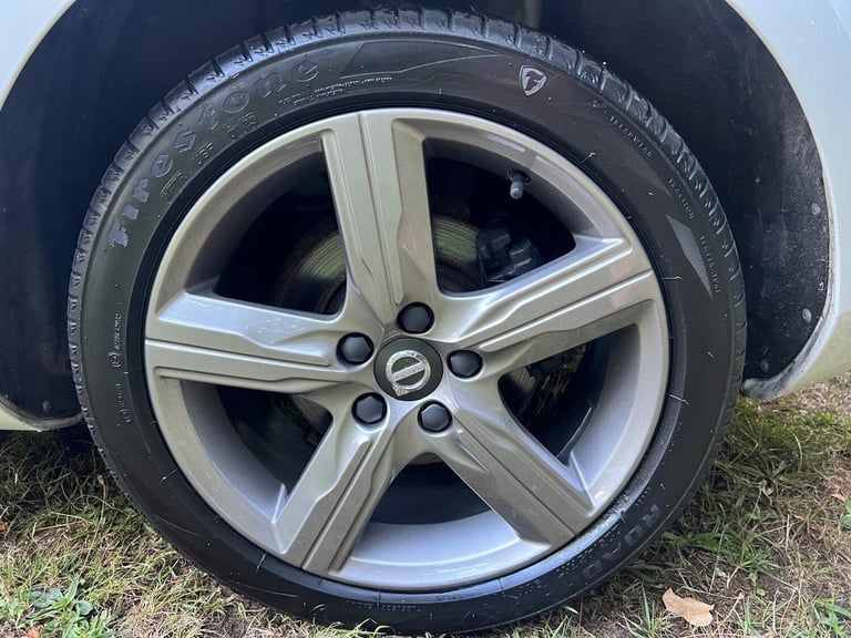 2018 Volvo V40 2.0 T2 R-Design Euro 6 (s/s) 5dr HATCHBACK Petrol Manual