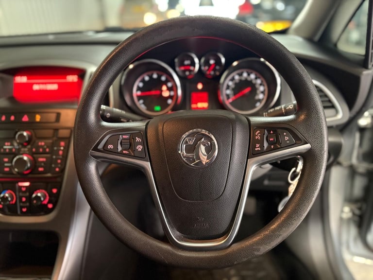 2014 Vauxhall Astra 1.4 16v Design Euro 5 5dr HATCHBACK Petrol Manual
