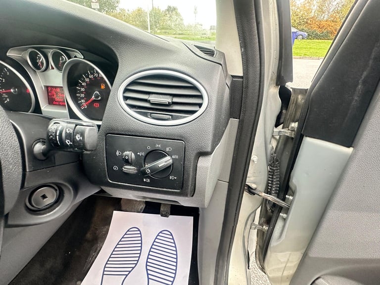 2010 Ford Focus 1.6 Titanium 5dr HATCHBACK Petrol Automatic