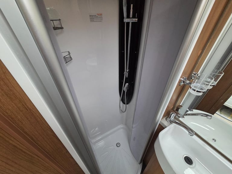 Auto-Trail Apache 634 luxury 2 berth DIESEL MANUAL 2018/18