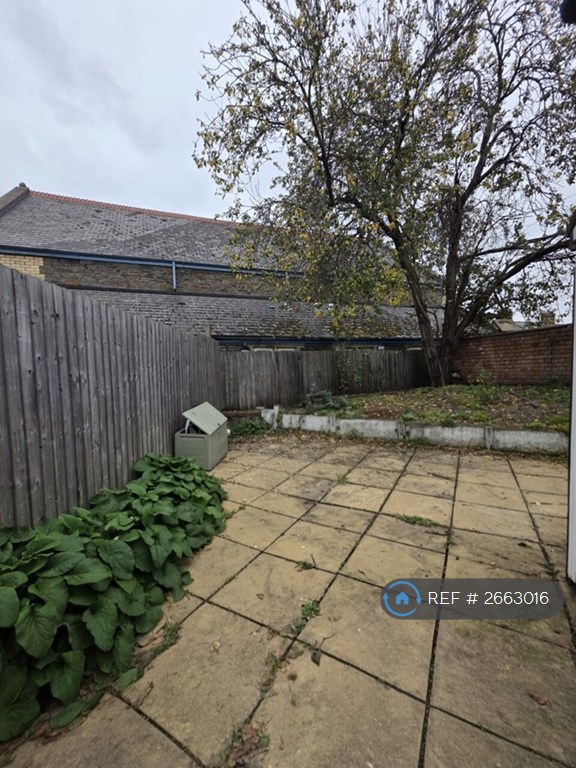 10 bedroom house in Cathays Terrace, Cardiff, CF24 (10 bed) (#2663016)