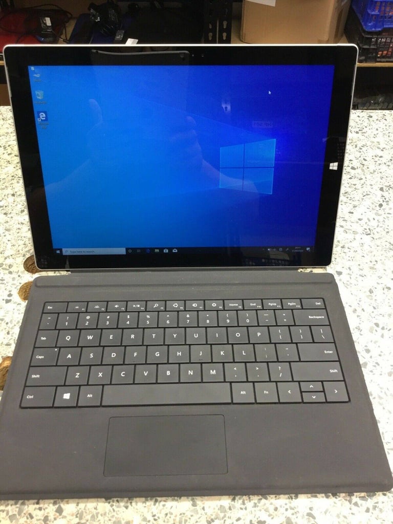 image for Microsoft Surface Pro 4 touchscreen 2in1 tablet laptop 256gb ssd 8gb ram Intel core i5-6300u 6th gen