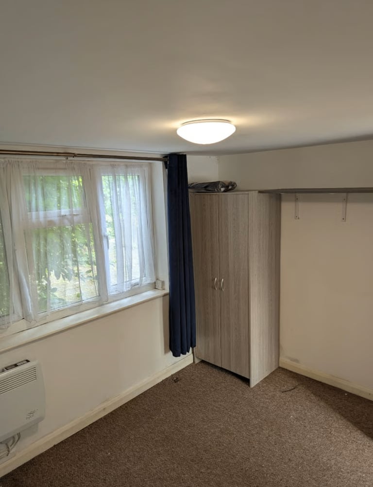 Modern 1 Bedroom Flat | Renovated | Fitted Kitchen | Parking | Bewcastle Grove, Leicester - LE4