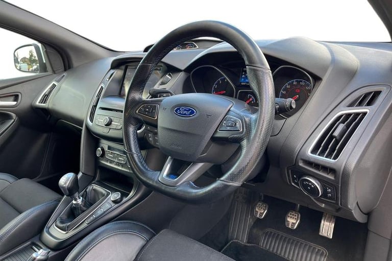 2016 Ford Focus 2.3T EcoBoost RS Hatchback 5dr Petrol Manual AWD Euro 6 (s/s) (350 ps) Manu Hatch...