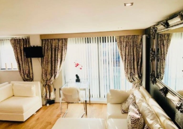 SHORT LET - 1 BEDROOM FLAT - CANARY WHARF -  EAST LONDON - E14