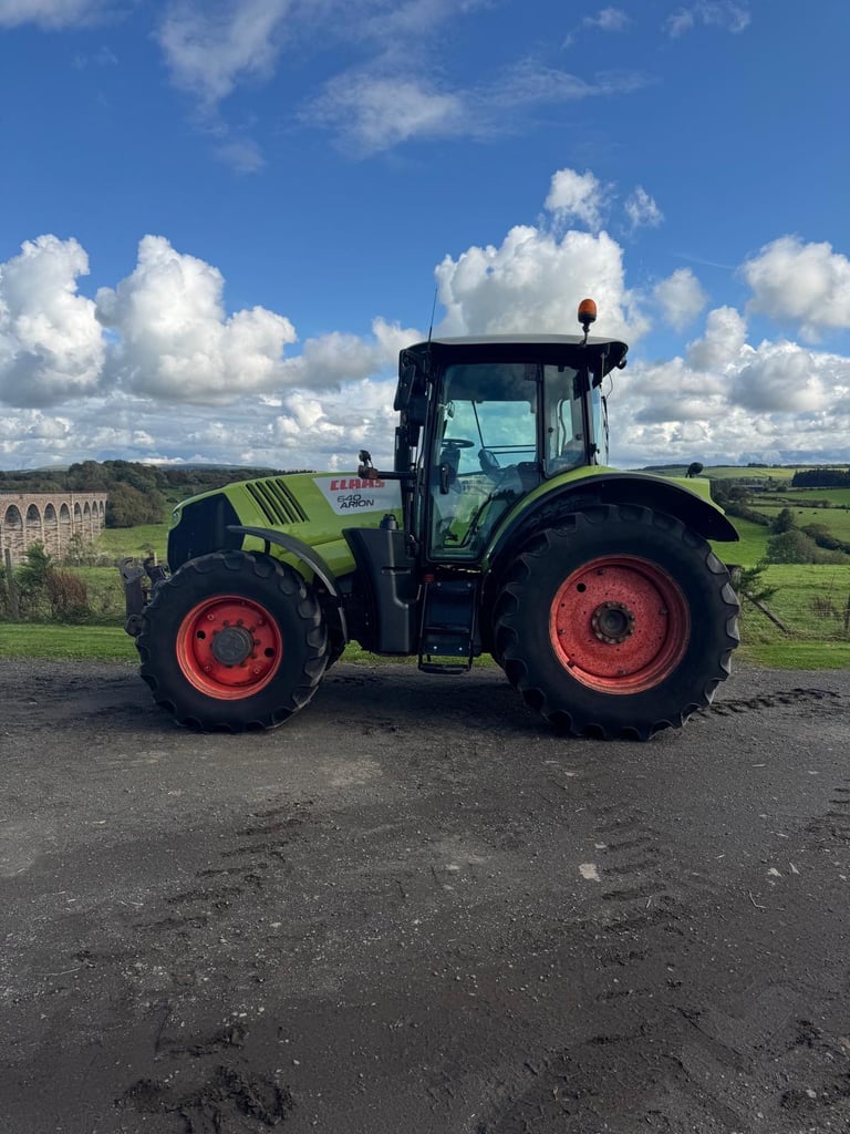 image for Claas Arion 640 tractor 