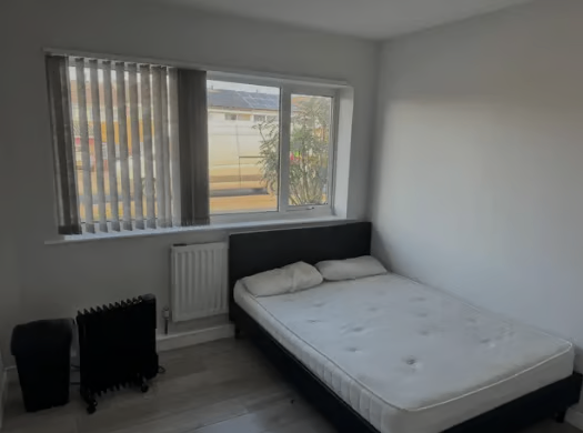 Spacious 3-Bed House for Rent – FY4 2AA