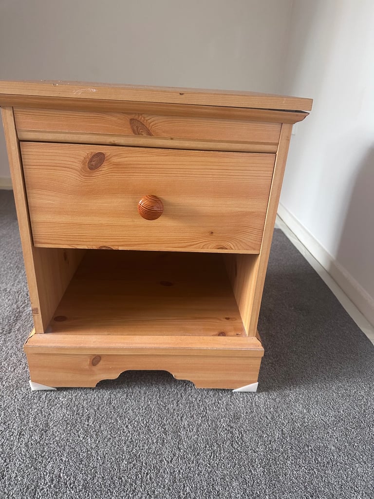 Bedside cabinet on casters 