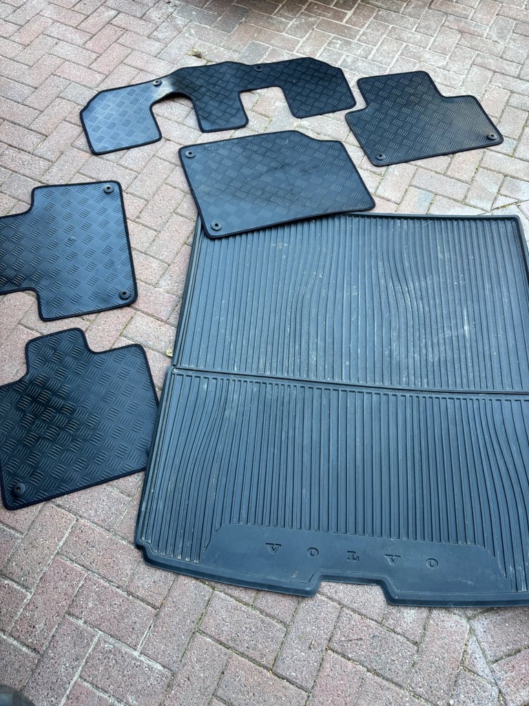 image for Genuine Volvo xc90 load cover and rubber matts 