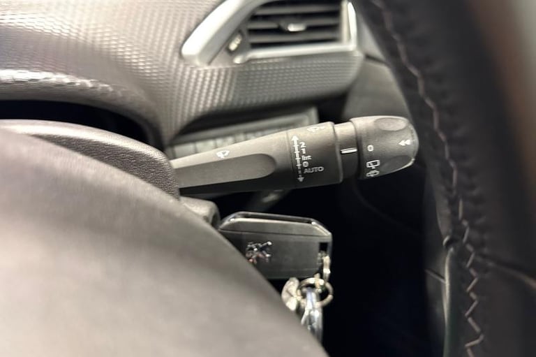 2018 Peugeot 2008 1.2 PureTech Allure Premium 5dr [Start Stop] HATCHBACK PETROL Manual