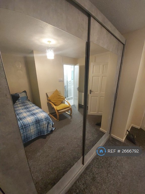 1 bedroom in Clematis Close, Romford, RM3 (#2666792)