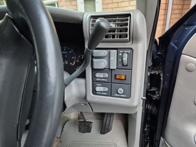1999 Chevrolet Suburban for sale (Holden – rare Australian factory right hand drive model)