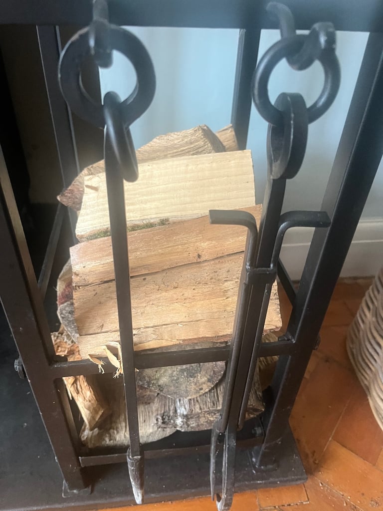 Log store indoor
