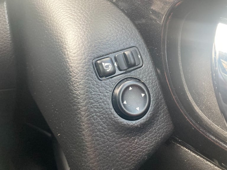 2016 Nissan Qashqai 1.6 dCi N-Connecta 5dr Xtronic HATCHBACK Diesel Automatic