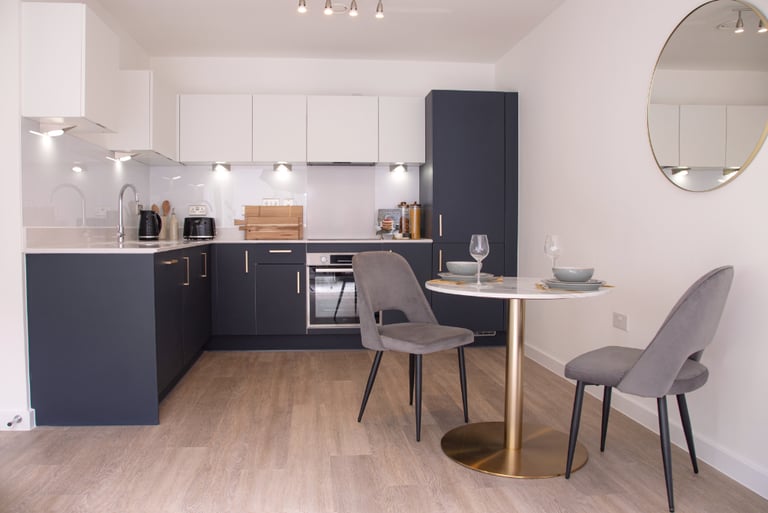 2 Bedroom Apartment Brightwells Yard Farnham in Southampton