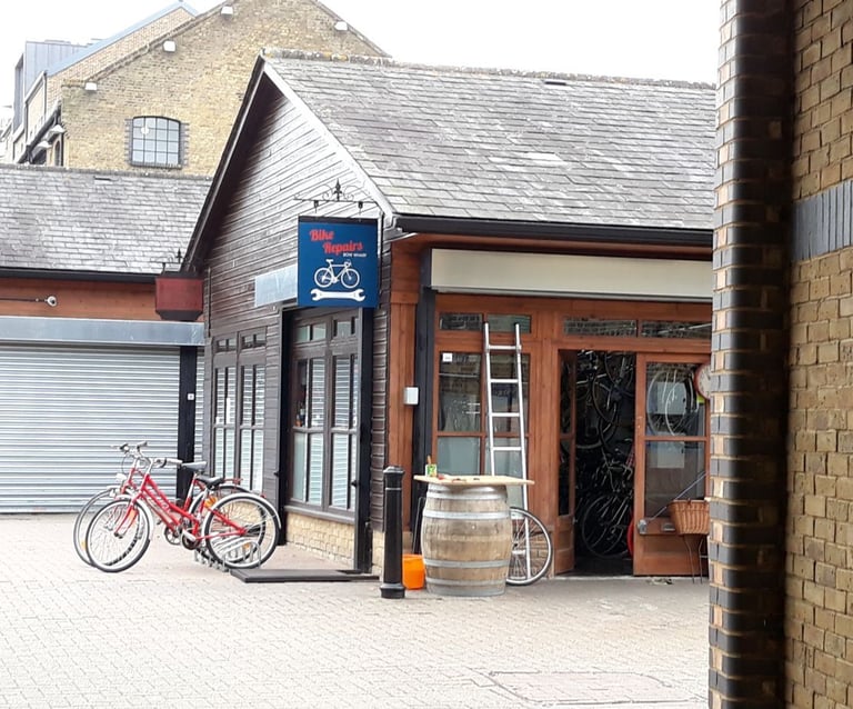 Peugeot CITY CRUISER FOR STYLISH LADY, fully serviced, brakes & tyres- test ride at bicycle workshop