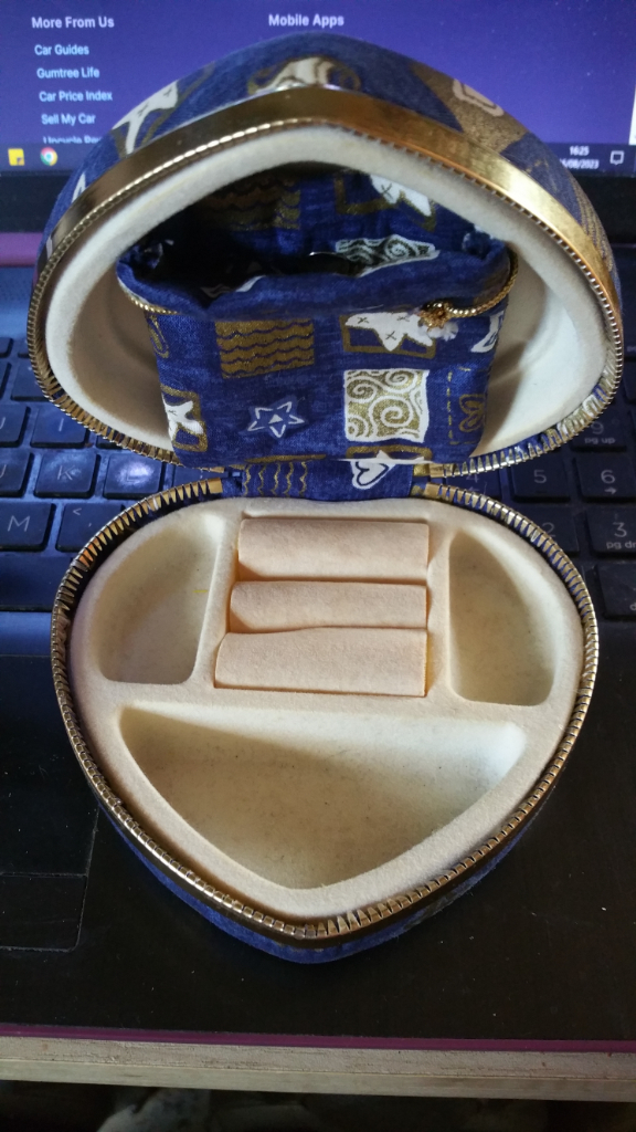 image for Pretty small Jewellery box brand new!
