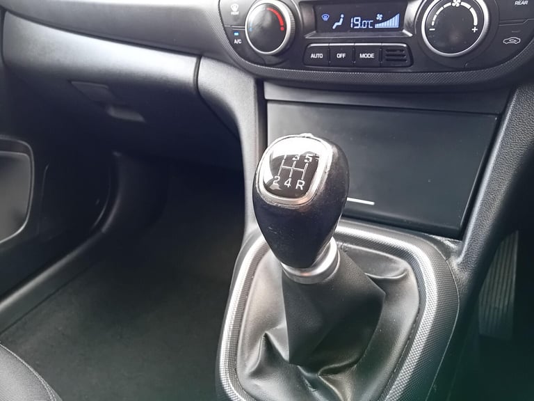2018 Hyundai i10 1.0 Premium Euro 6 5dr HATCHBACK Petrol Manual