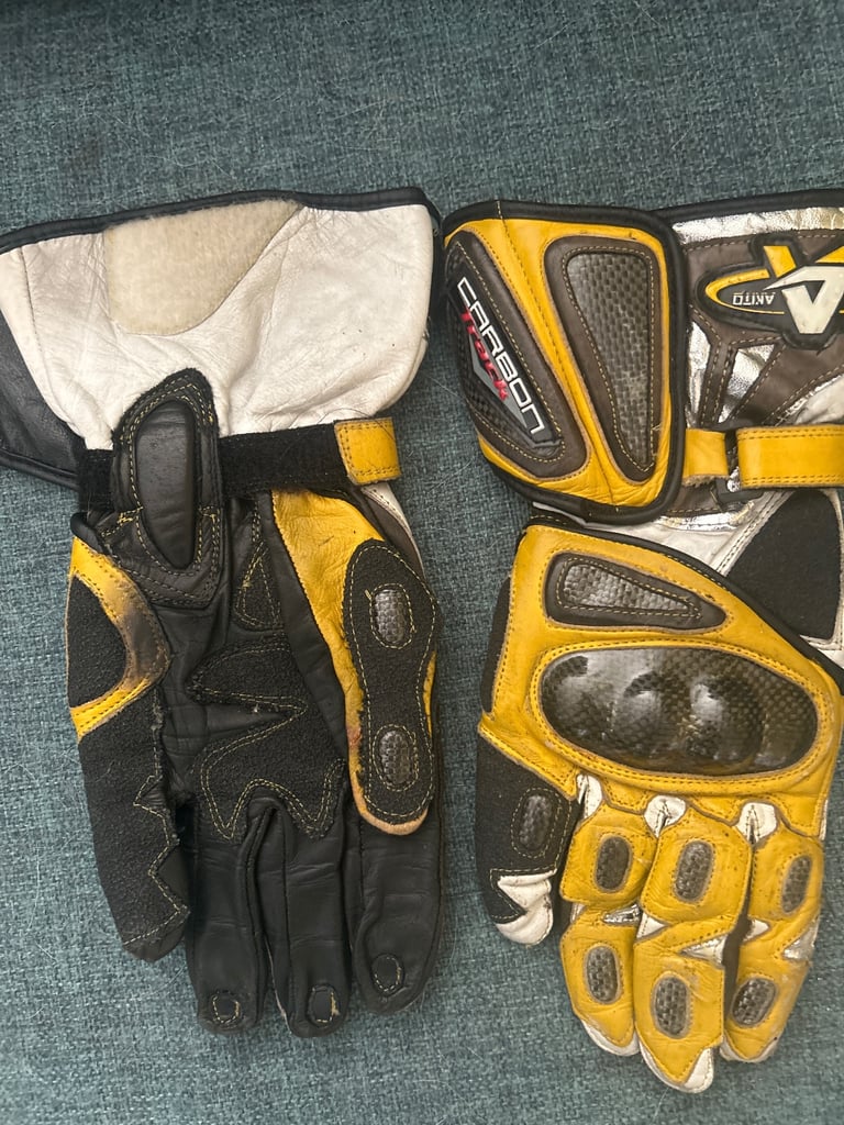 Motorbike gloves