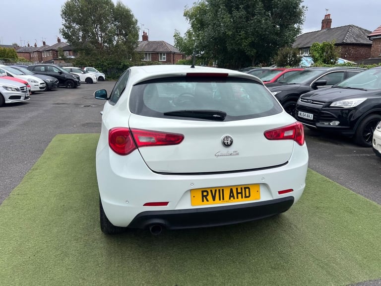 2011 Alfa Romeo Giulietta 1.4 TB MultiAir Lusso Euro 5 (s/s) 5dr HATCHBACK Petrol Manual