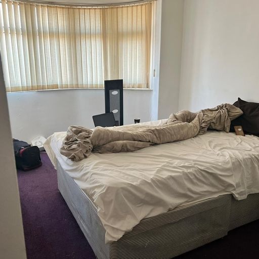 Bromford Road property contains 2 single & 3 twin bedrooms. Homeless people apply now.