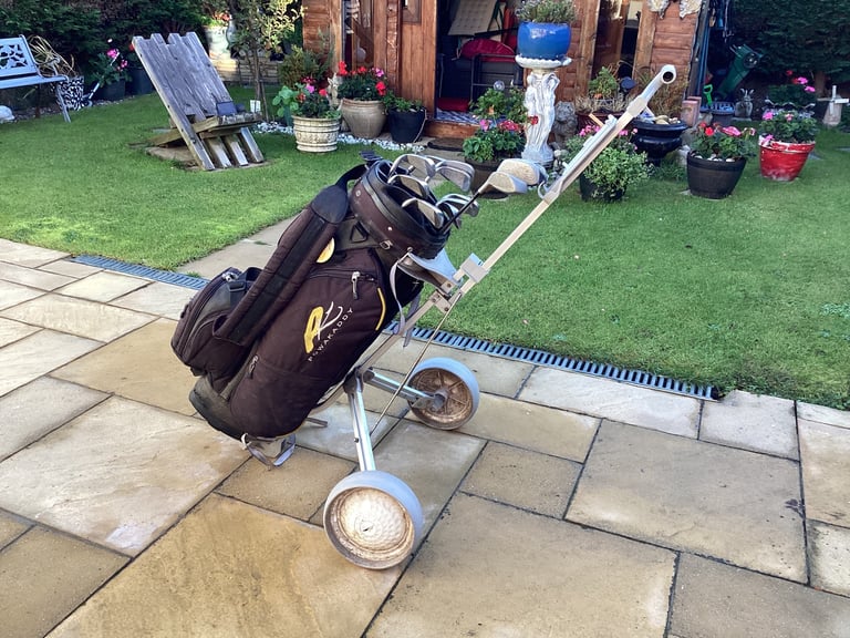Full set of clubs (right handed) plus trolley £90 see photos