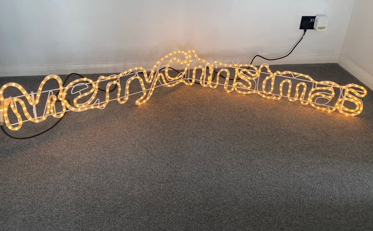 Brand new 6ft long folding indoor/outdoor “Merry Christmas “ rope light 