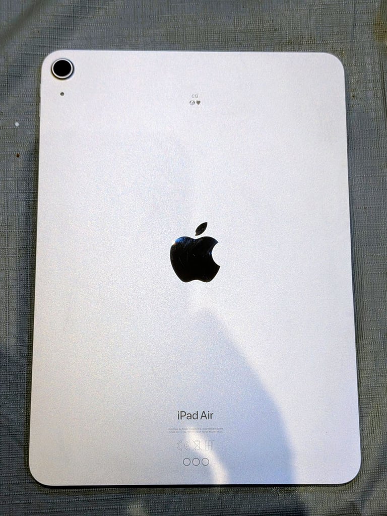 Both Ipad Air 64gb, Airpods Pro 2