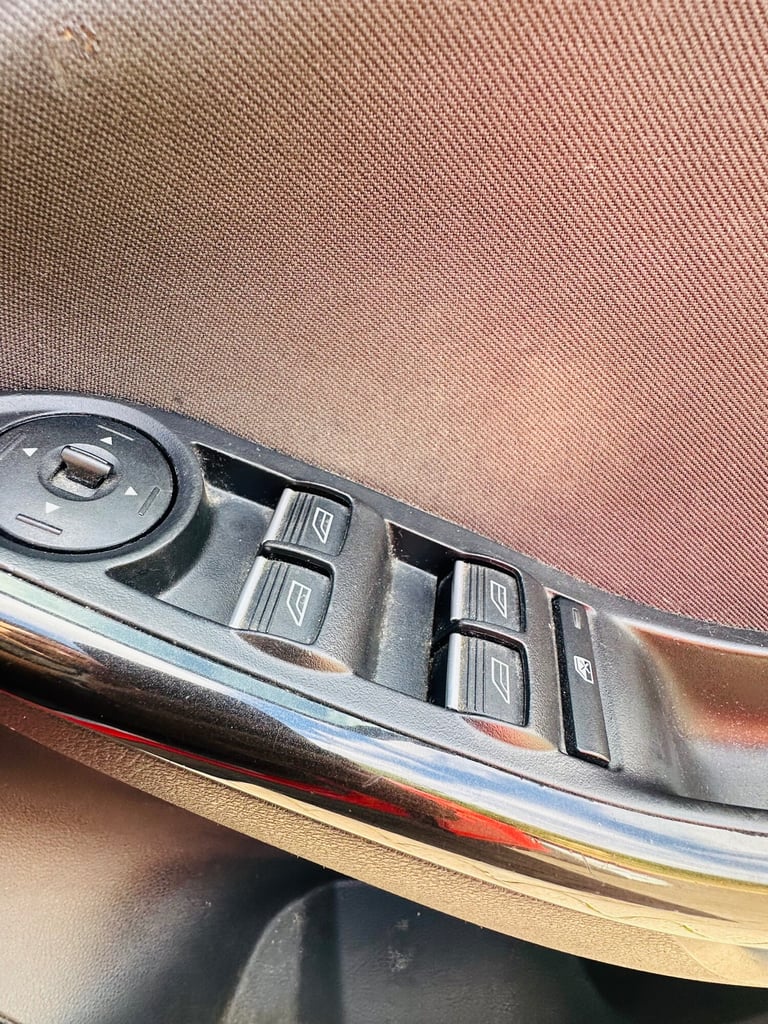 2014 Ford Focus 1.6 TDCi 115 Titanium 5dr HATCHBACK Diesel Manual - Image 19