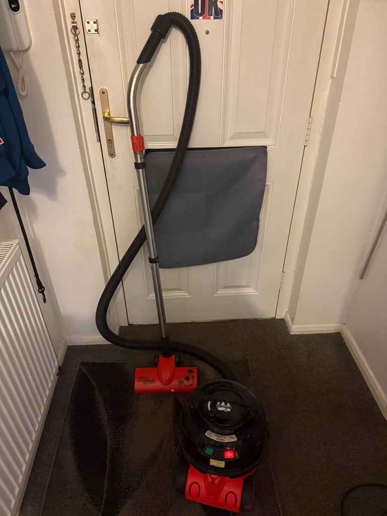 Henry Red Vacuum Cleaner - HVR160 - PERFECT WORKING ORDER - AWESOME SUCTION