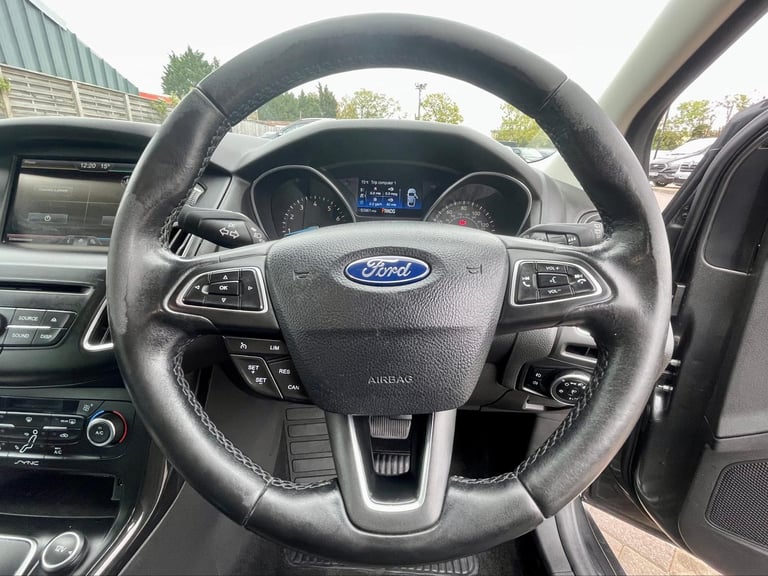 Ford Focus 1.6 Ti-VCT 125 TITANIUM POWERSHIFT AUTO