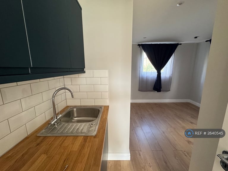 image for Studio flat in Sutherland Road, Belvedere, DA17 (#2640545)