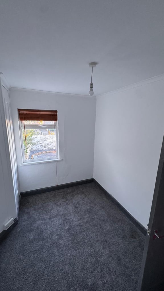 Newly renovated 2-Bedroom terraced home near City Center 