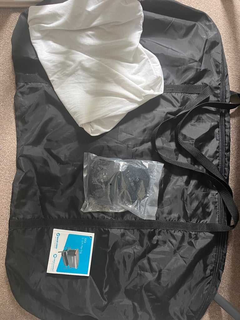 Maxi cosi iora next to me crib 