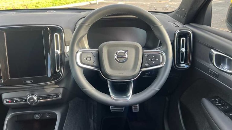 2021 Volvo XC40 2.0 B4P R DESIGN Pro 5dr Auto SUV Petrol Automatic
