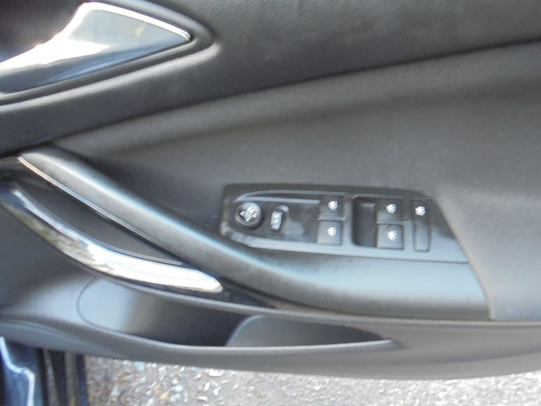 2016 Vauxhall Astra 1.4i 16V SRi 5dr HATCHBACK PETROL Manual