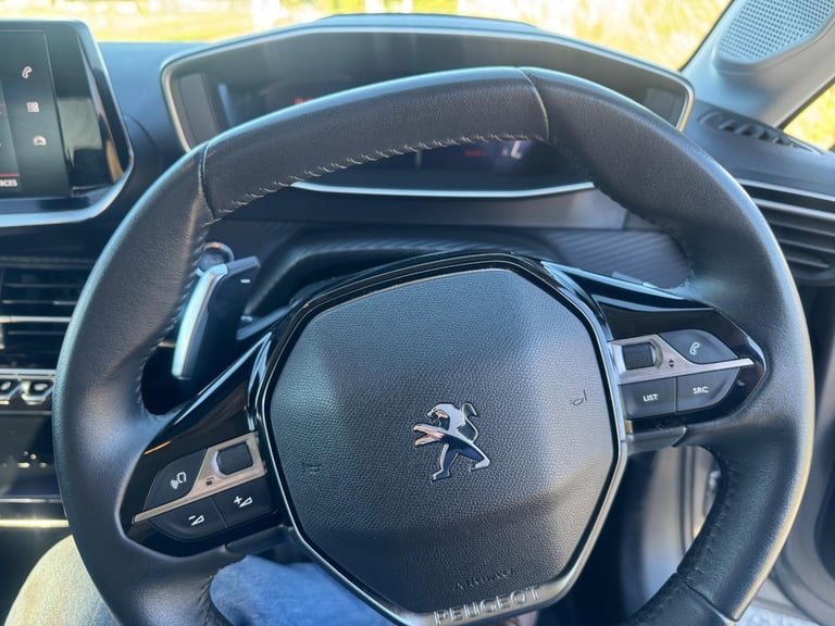 Peugeot 208 1.2 PureTech Allure Premium + Hatchback 5dr Petrol EAT Eu... 2023/23