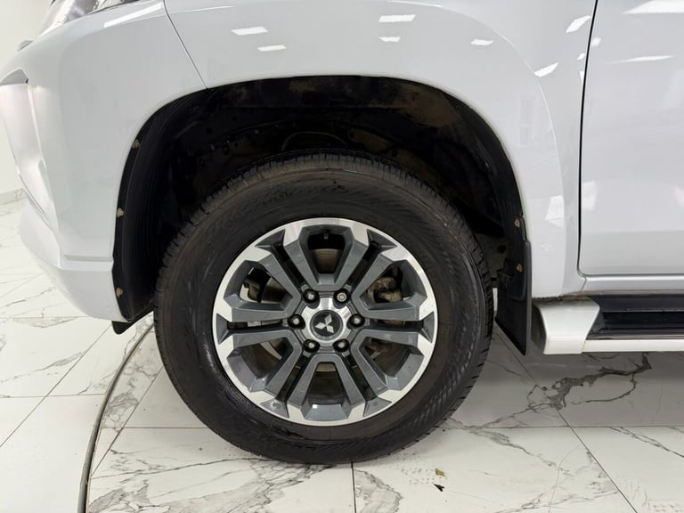 2020 Mitsubishi L200 2.2 DI-D DC Warrior Pickup Double Cab 4dr Diesel Manual 4WD Euro 6 (s/s) (1 ...
