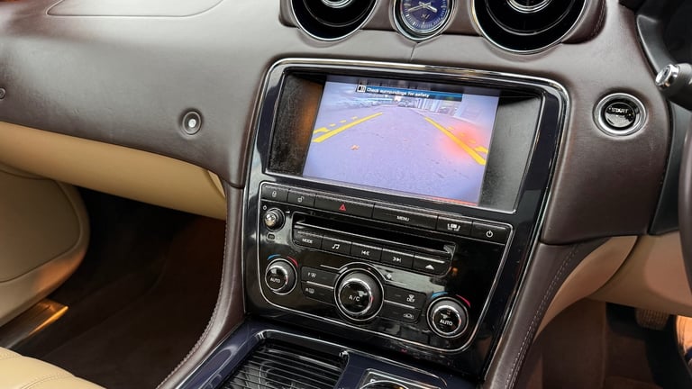 2010 Jaguar XJ 3.0d V6 Premium Luxury 4dr Auto SALOON Diesel Automatic
