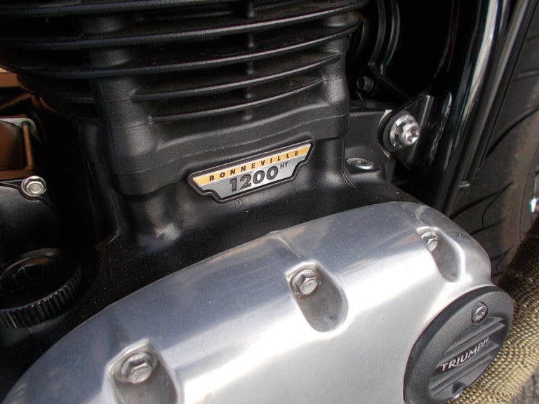 2017 TRIUMPH BONNEVILLE BOBBER